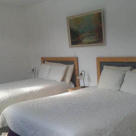 Chameleon Hotel Castlegar Extérieur photo