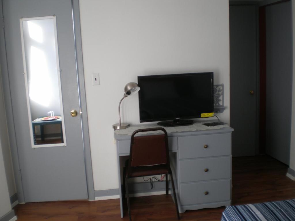 Chameleon Hotel Castlegar Extérieur photo