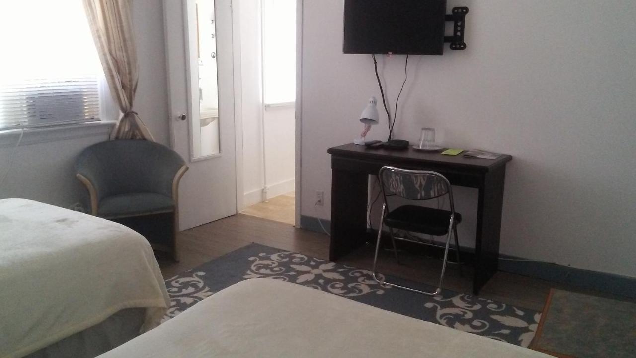 Chameleon Hotel Castlegar Extérieur photo