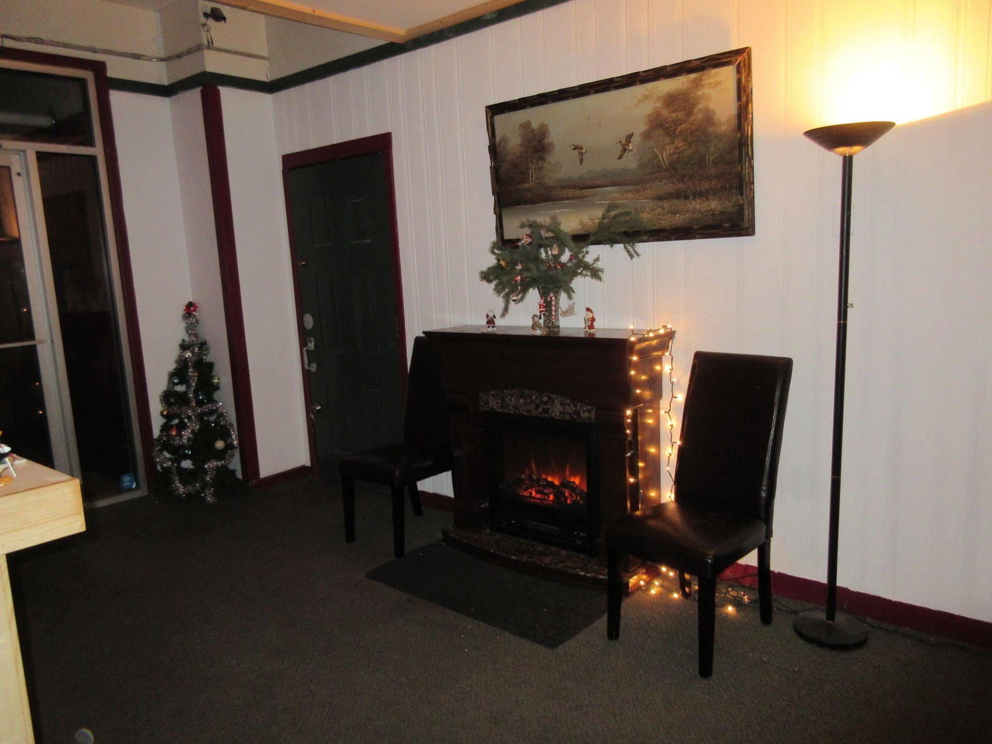 Chameleon Hotel Castlegar Extérieur photo