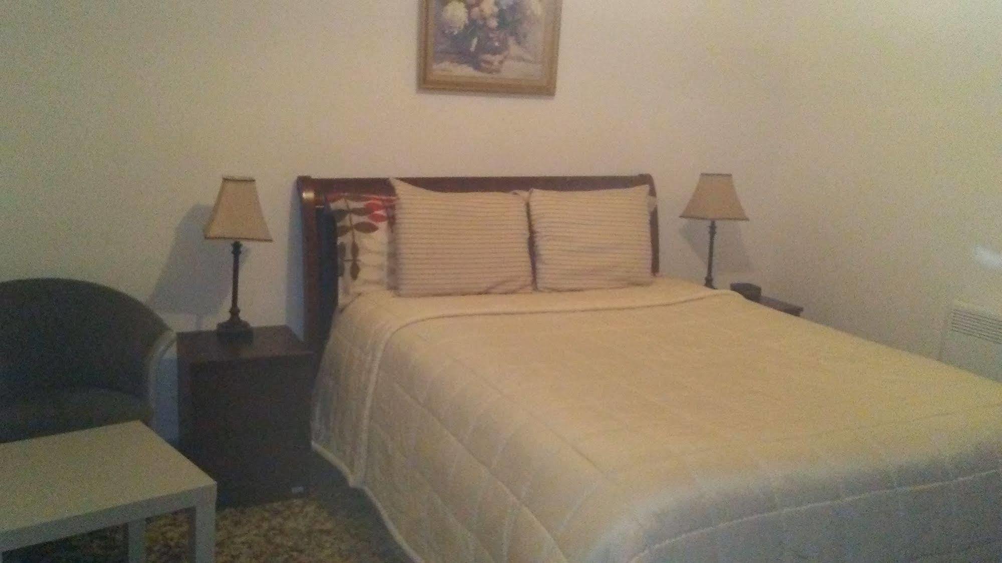 Chameleon Hotel Castlegar Extérieur photo